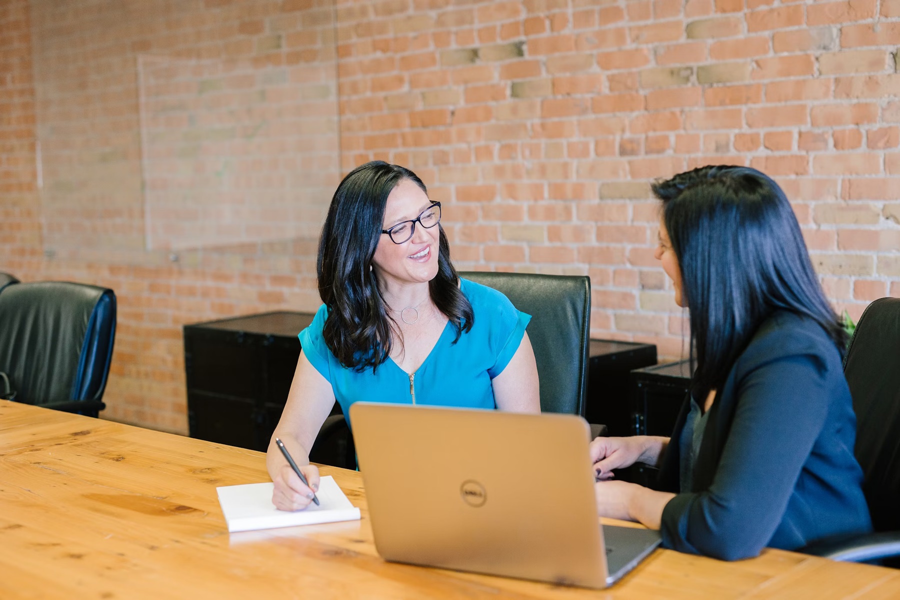 How to Handle Exit Interviews Effectively?